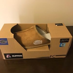 NIB Gator Slippers Men Size Large 11-12